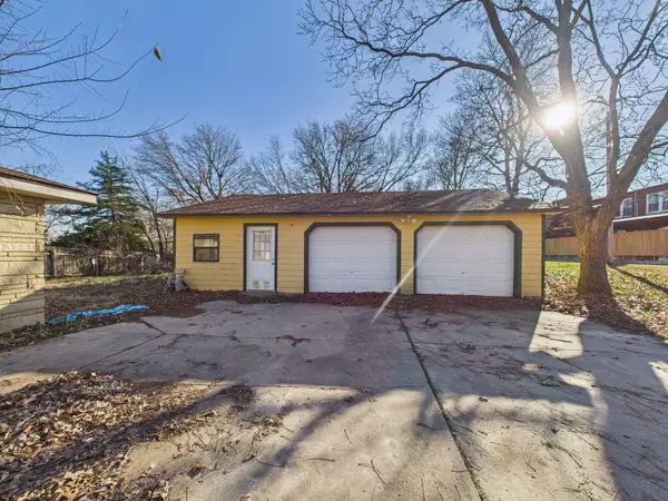 208 Park St, Fall River, KS 67047