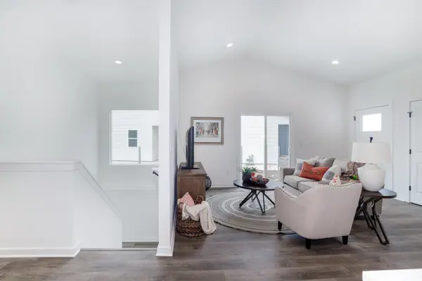 5338 N Pinecrest St, Bel Aire, KS 67220