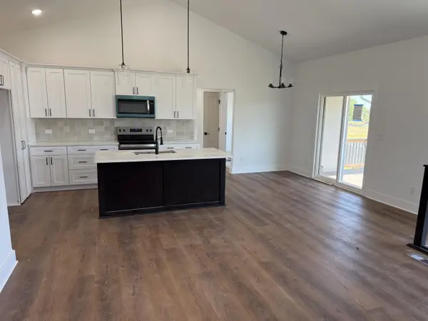 137 E Poplar Cir, Goddard, KS 67052