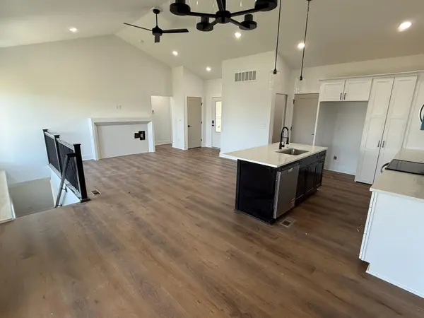 137 E Poplar Cir, Goddard, KS 67052