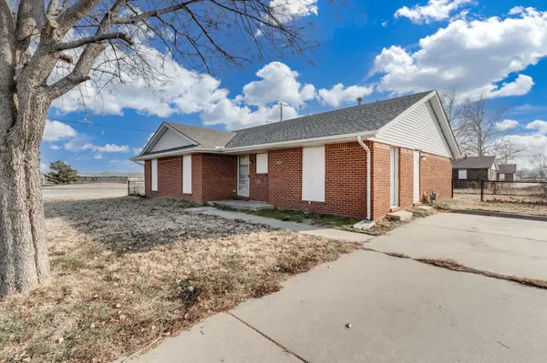1621 E Berkeley St, Wichita, KS 67216