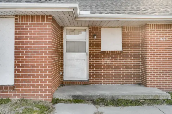1621 E Berkeley St, Wichita, KS 67216
