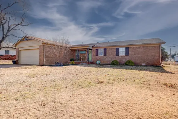 3 Lake Park Ct,  Winfield,  KS 67156