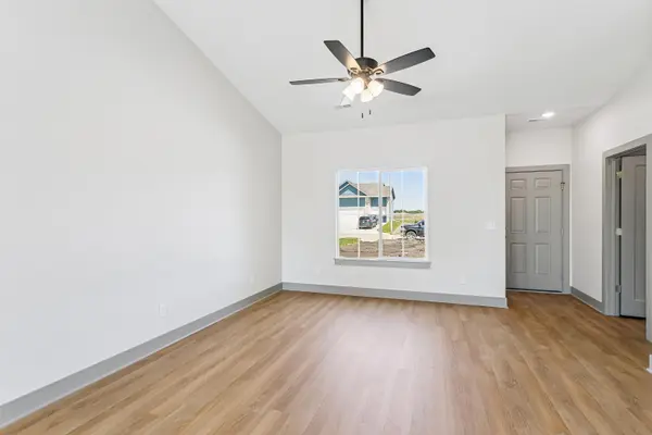 1611 Midway Ct., Valley Center, KS 67147