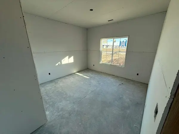 8998 E Forbes Cir., Bel Aire, KS 67226