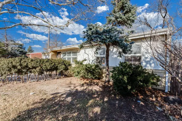 2616 S Southeast Dr, Wichita, KS 67216