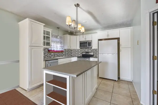 721 High Plains Cir, Maize, KS 67101-9310