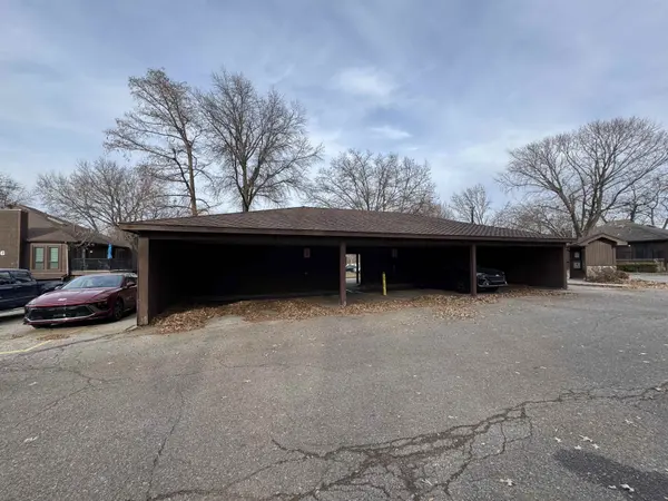 2421 S Yellowstone St, Wichita, KS 67215