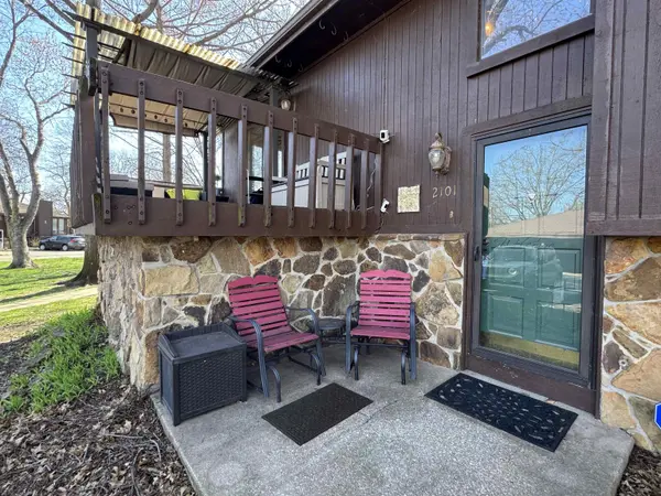 2421 S Yellowstone St, Wichita, KS 67215