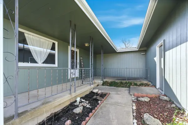 219 W Allison St, Andover, KS 67002