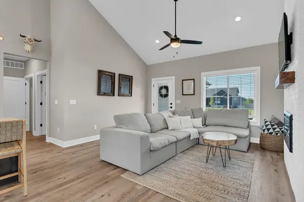7260 E Pheasant Ridge St, Bel Aire, KS 67226