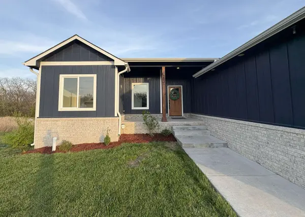 2821 E Mantane Ct, Wichita, KS 67219