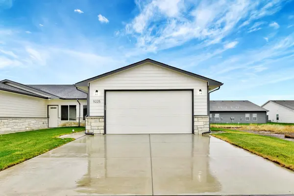 9227 E Fox Pointe Ct, Bel Aire, KS 67226
