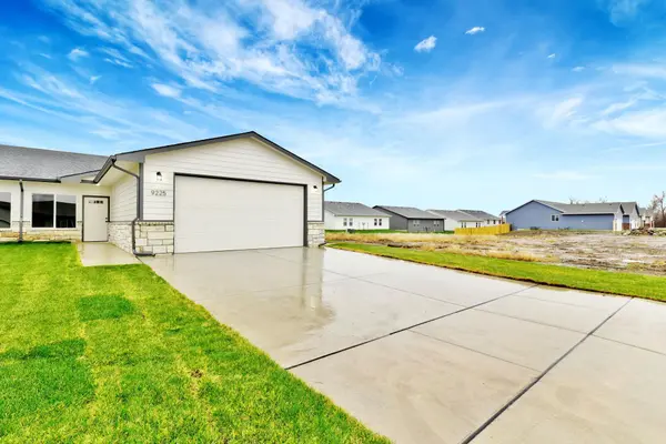 9227 E Fox Pointe Ct, Bel Aire, KS 67226