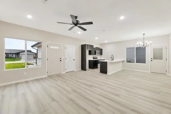 9227 E Fox Pointe Ct, Bel Aire, KS 67226