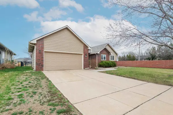 10402 W Westport St, Wichita, KS 67212
