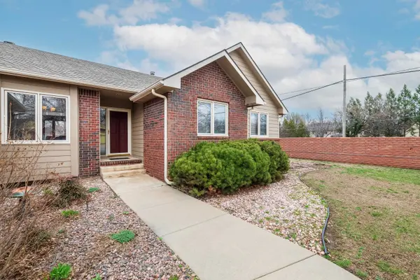 10402 W Westport St, Wichita, KS 67212