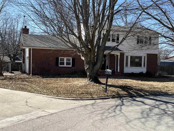 1825 Circle Dr, El Dorado, KS 67042