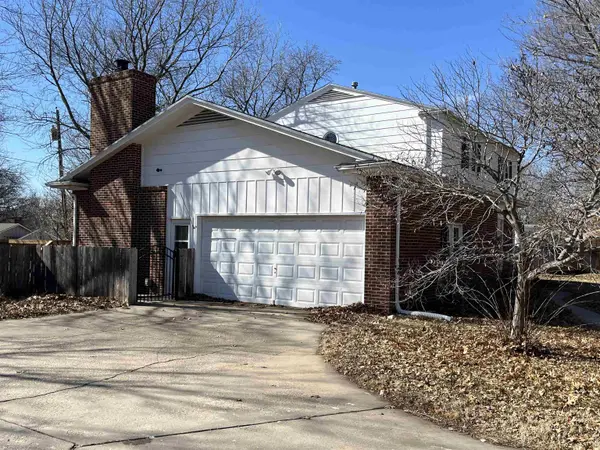 1825 Circle Dr, El Dorado, KS 67042
