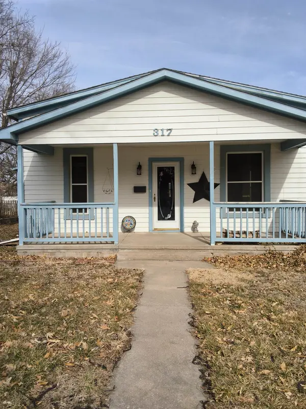 317 W 8th St, Concordia, KS 66901