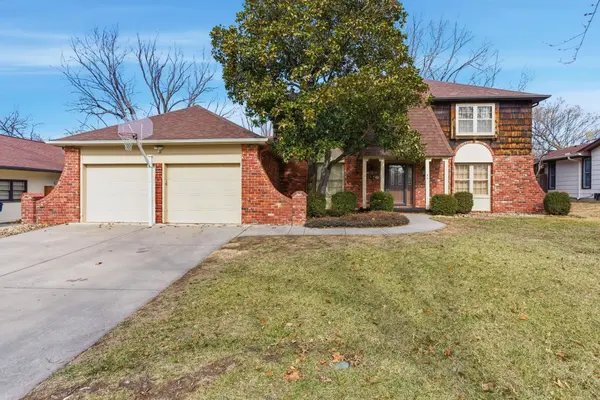8220 E Brentmoor St, Wichita, KS 67206