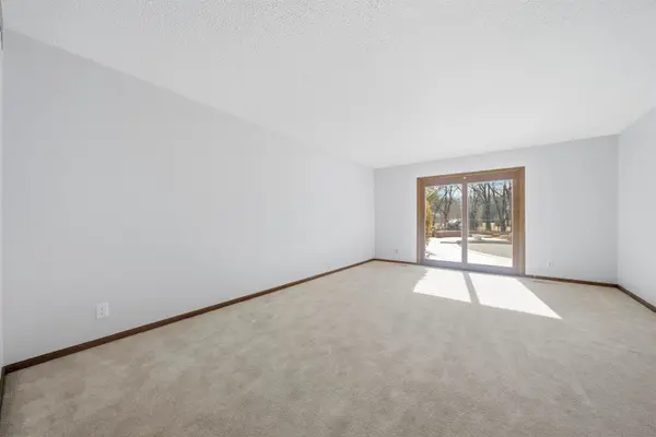 1213 E Brook Forest Ct, Derby, KS 67037