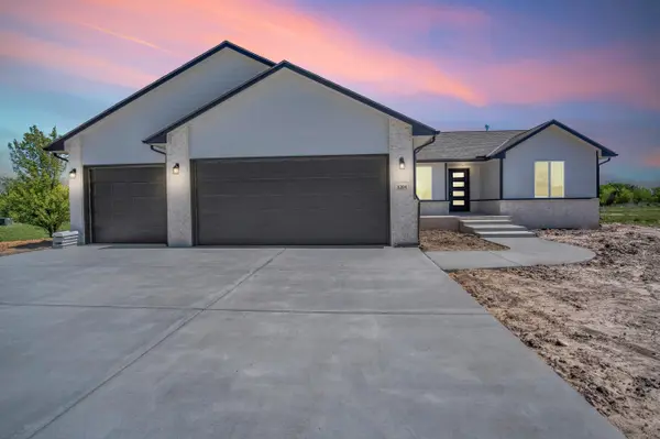 1204 Main, Halstead, KS 67056