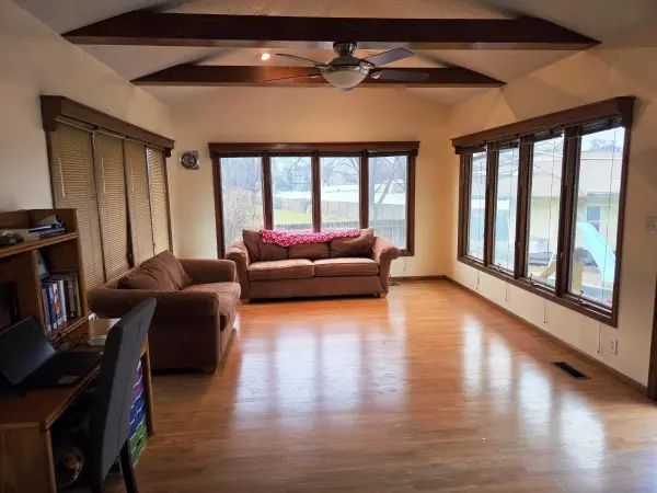 916 W 10th, Newton, KS 67114