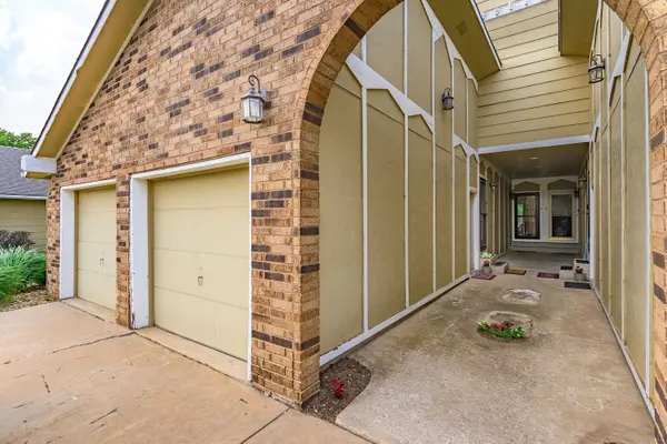10514 W Texas, Wichita, KS 67209-3442