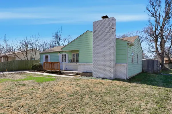 2121 S Vine St, Wichita, KS 67213