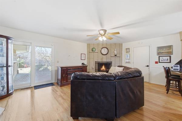 341 N Whitfield St, Wichita, KS 67206