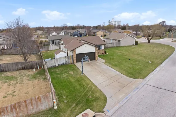628 Union Park Cir, Colwich, KS 67030