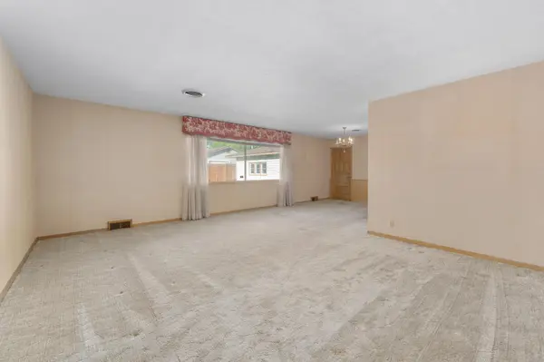 1301 N Arrowhead Dr, Wichita, KS 67203