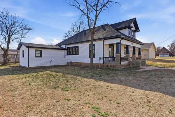 209 W Kansas Ave, Conway Springs, KS 67031