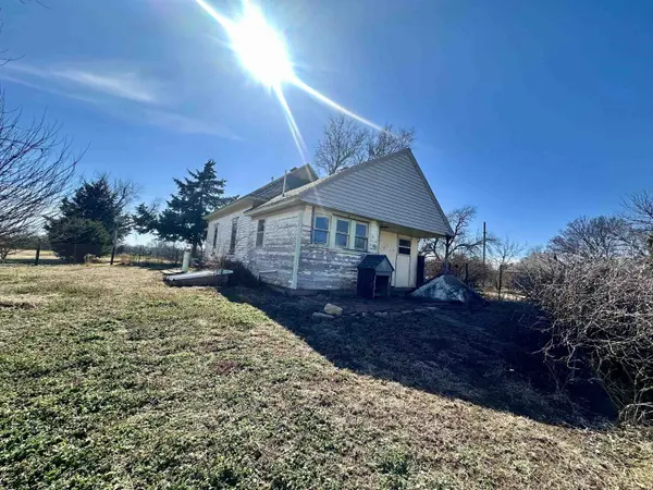 521 Central Ave, Bluff City, KS 67018
