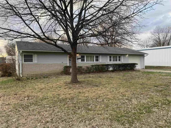 305 S Montgomery St, Sedan, KS 67361