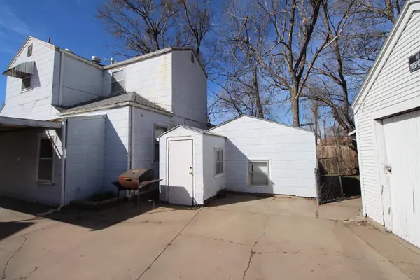 1652 S Washington Ave, Wichita, KS 67211-4338