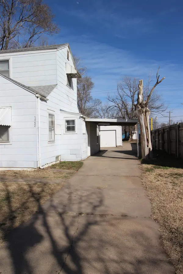 1652 S Washington Ave, Wichita, KS 67211-4338