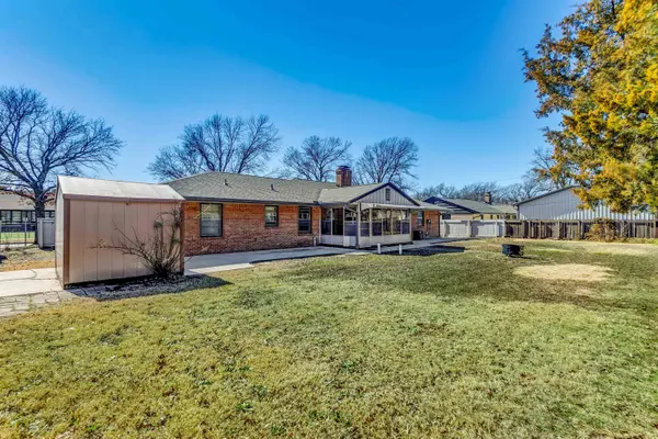 6330 E Willowbrook Rd, Wichita, KS 67218