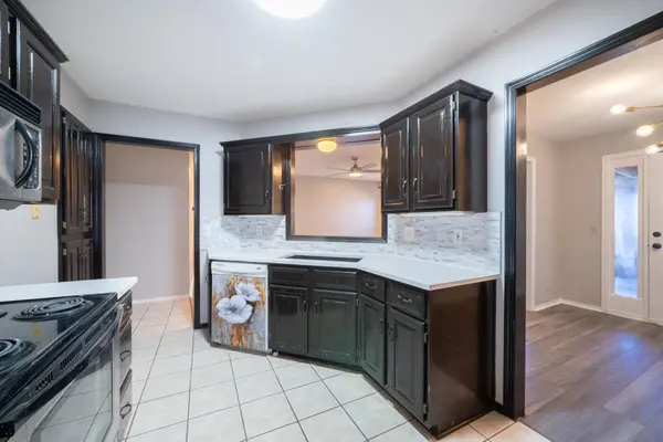 328 W 1st St, Andover, KS 67002