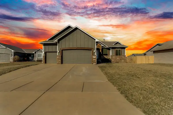 2004 E Teak Ct, Andover, KS 67002