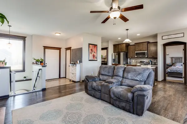 2004 E Teak Ct, Andover, KS 67002