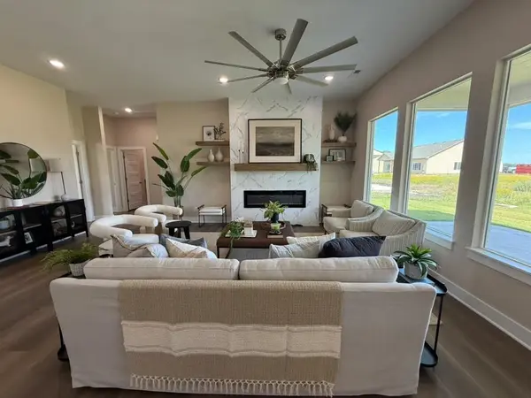 1530 E Appleton St, Valley Center, KS 67147