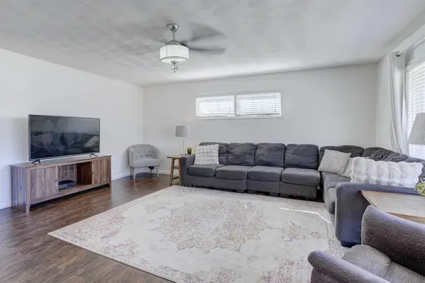2221 Edgemont Dr, Arkansas City, KS 67005