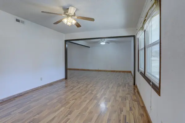 507 N College St, Winfield, KS 67156