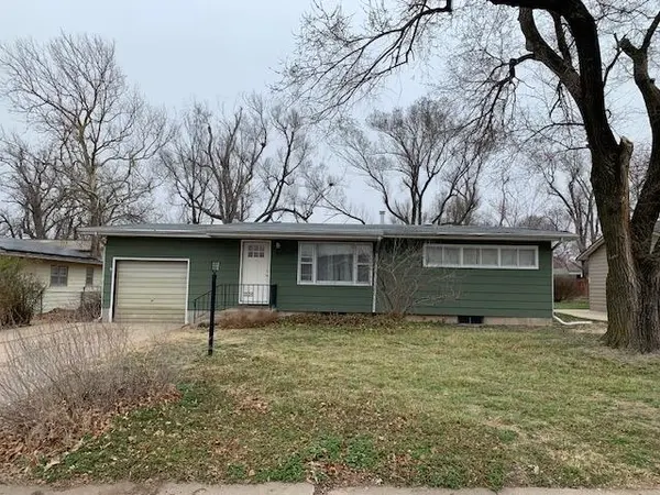 1004 S Plum St, Newton, KS 67114