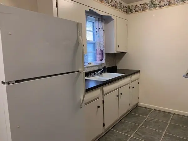 1004 S Plum St, Newton, KS 67114