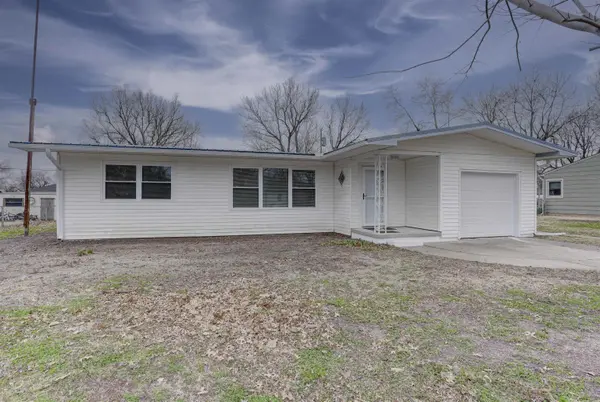 235 Meek Ave, Arkansas City, KS 67005