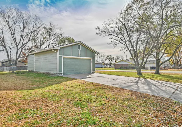 900 N Money Ave, Augusta, KS 67010