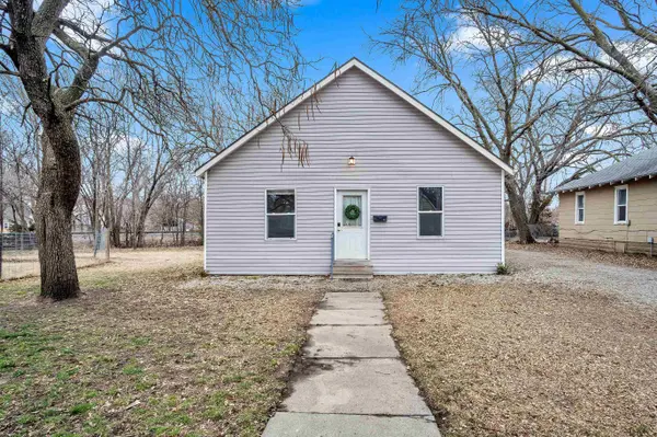 616 E 8th St, Newton, KS 67114